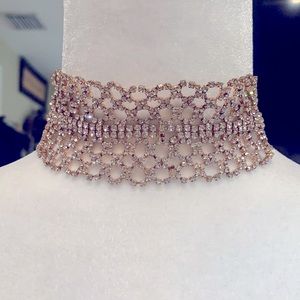 Diamond like choker
